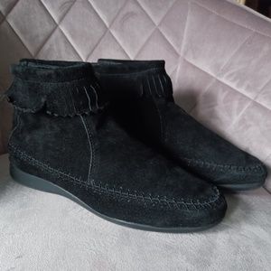 Women’s ABCDEFG Black Suede Moccasins Size 9